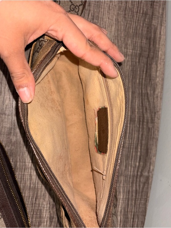 Gucci GG Supreme Zip Wallet. Red/Green Stripes with matching bag and mini charm - Picture 3 of 5